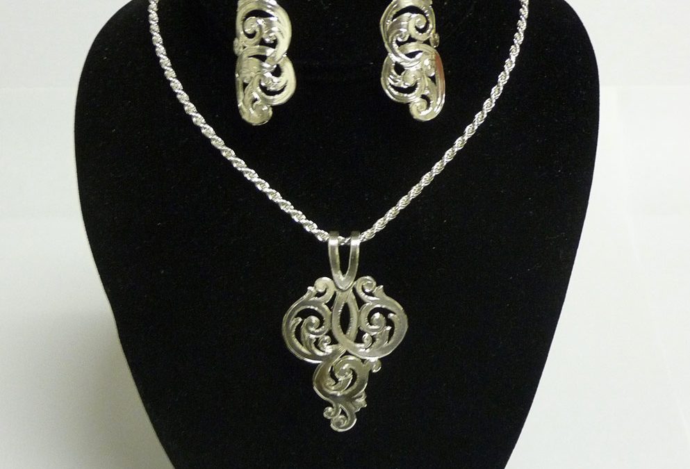 ART 5. Necklace & Earring Set by Baru Forell