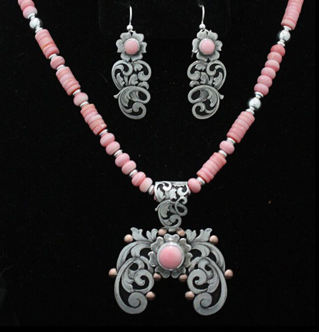 Rex-Crawford-Queen-Conch-Filigree-Necklace-Earring-Set