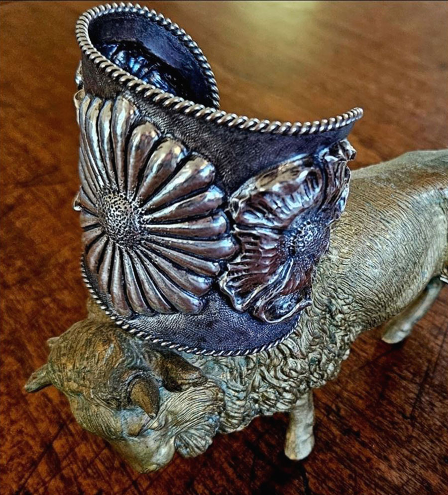 Mankato Style Spur Strap Buckles on Custom Straps by Baru Forrel