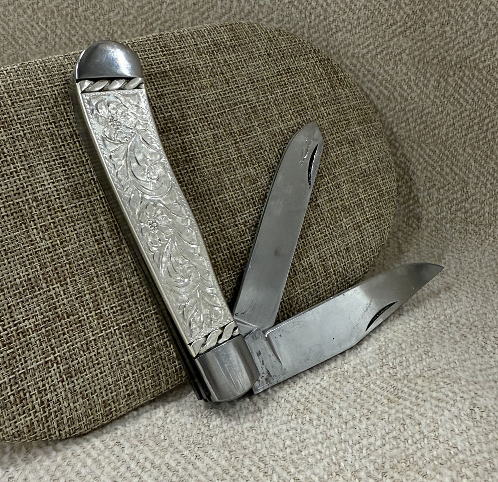 Mankato Style Spur Strap Buckles on Custom Straps by Baru Forrel